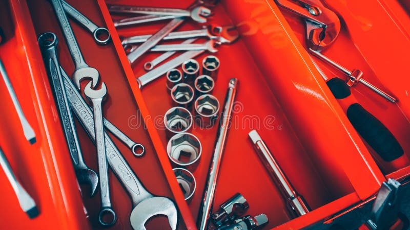 Mechanika toolbox wyrwania warsztatowi instrumenty zdjęcia stock Mechanika toolbox wyrwania warsztatowi instrumenty zdjęcia stock