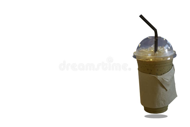 Med is kaffe i ett plast- exponeringsglas på en vit bakgrund med urklippbanan royaltyfri bild Med is kaffe i ett plast- exponeringsglas på en vit bakgrund med urklippbanan royaltyfri bild