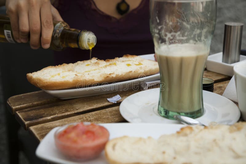 Medelhavs- frukostbegrepp med pannatumaca och kaffe fotografering för bildbyråer Medelhavs- frukostbegrepp med pannatumaca och kaffe fotografering för bildbyråer