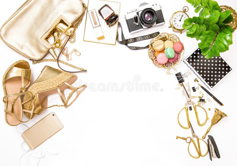 Media del sociale di blogger di disposizione del piano di modo Borsa femminile degli accessori immagine stock Media del sociale di blogger di disposizione del piano di modo Borsa femminile degli accessori immagine stock