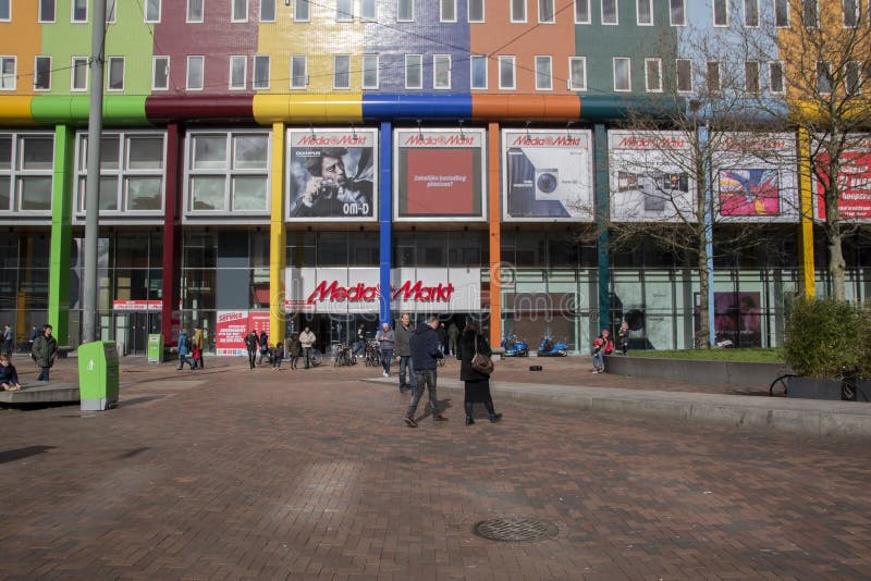 Media Markt Amsterdam Arena B.V., Shopping at Media Markt..…