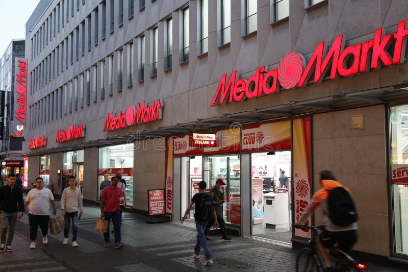 AMSTERDAM, NETHERLANDS - JULY 8, 2017: People walk by Media Markt store in  Amsterdam. Media Markt is the largest consumer electronics store chain in E  Stock Photo - Alamy