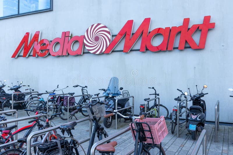 Mediamarkt Amsterdam Arena Consumer Electronics Retail Off Online Shopping  Tv Mobilephone Computer Logo People Infront Of The Store Stock Photo -  Download Image Now - iStock