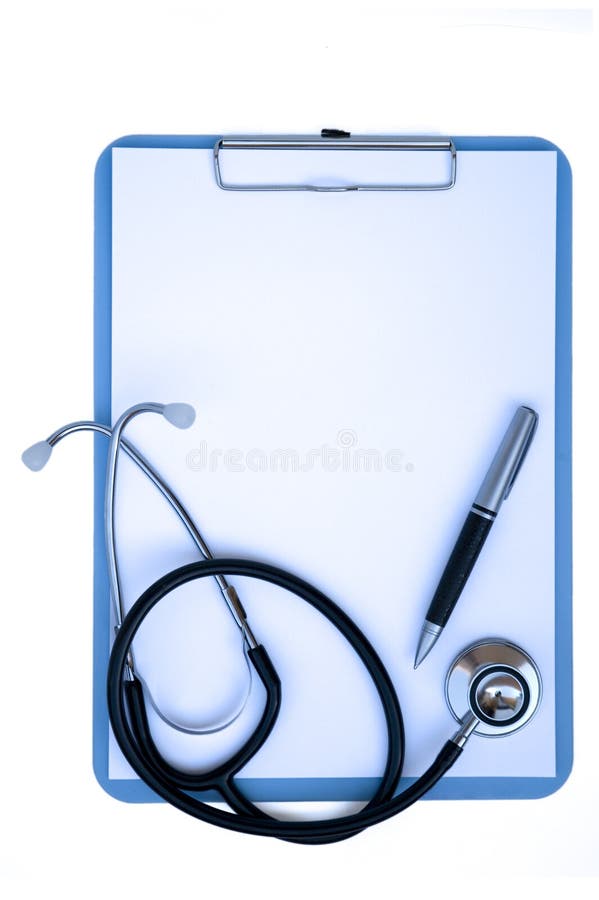Lékařské schránky s prázdný papír pro zprávy, pero a stetoskop.