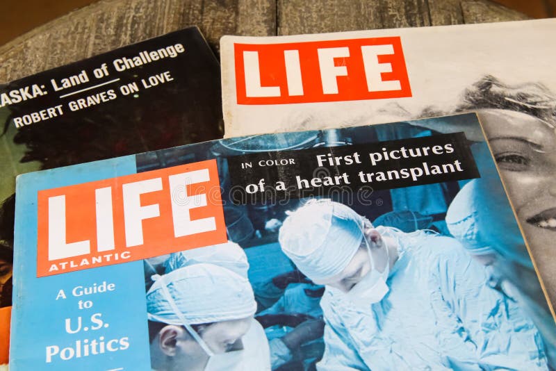 Medical history progress concept: View on cover of vintage isolated TIME LIFE magazine from the sixties reporting about first hea 免版税库存照片 Medical history progress concept: View on cover of vintage isolated TIME LIFE magazine from the sixties reporting about first hea 免版税库存照片