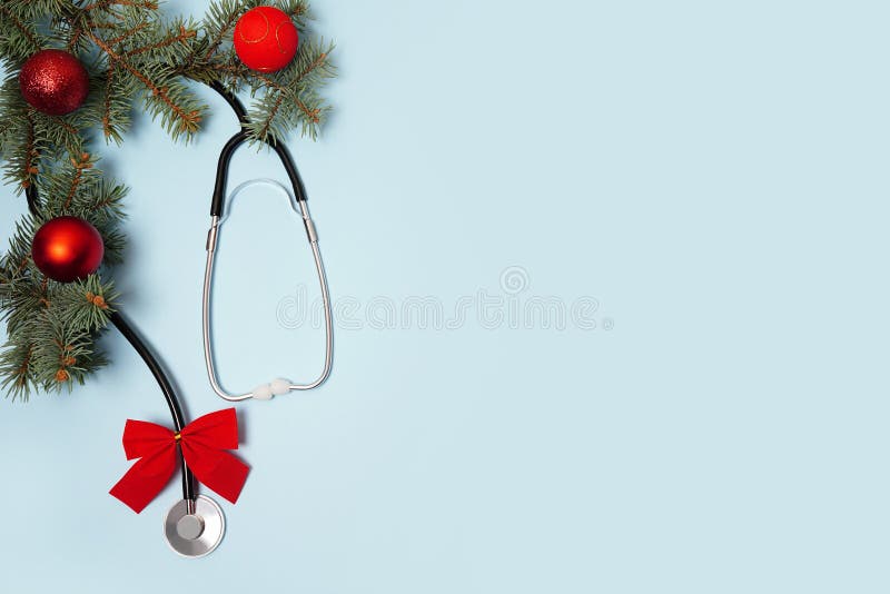 composition verticale médicale de noël nouvel an avec stéthoscope