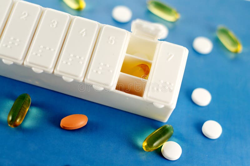 Medicamentos de venta com receita na caixa do comprimido imagem de stock Medicamentos de venta com receita na caixa do comprimido imagem de stock