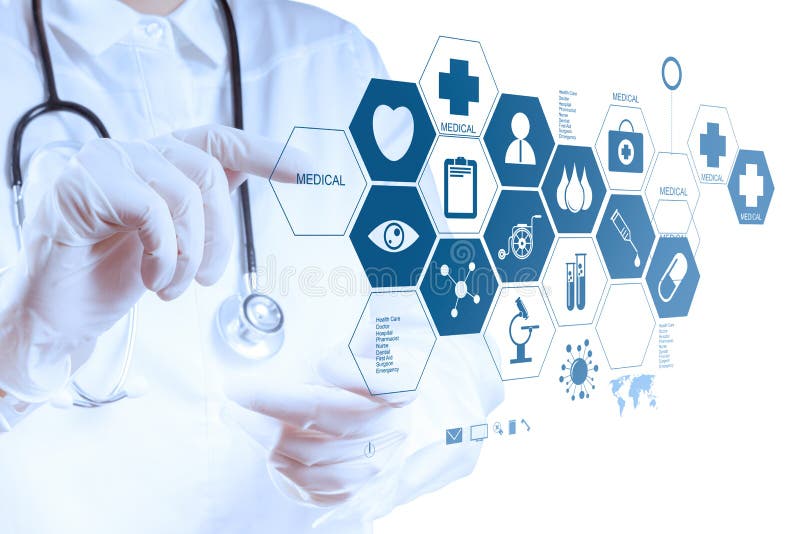 Medicindoktorshand som arbetar med den moderna datormanöverenheten royaltyfria foton