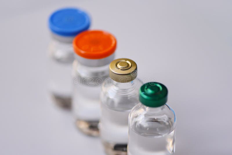Как называются маленькие бутылочки. Лекарства в бутылочках. Маленькие бутылочки с лекарствам. Бутылочки от лекарств. Лекарство в бутылке.