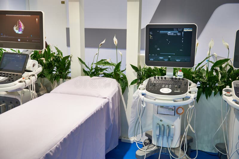 Medicinsk utrustning för ultraljud på utställningen arkivfoto Medicinsk utrustning för ultraljud på utställningen arkivfoto
