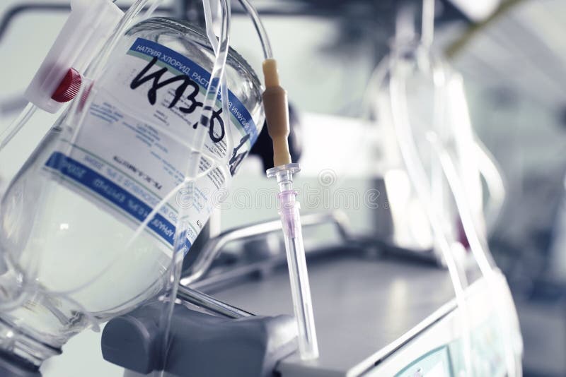 Medicinsk visare för intravenös avkok mot medicinska apparater arkivfoto Medicinsk visare för intravenös avkok mot medicinska apparater arkivfoto