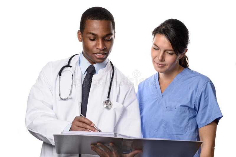 Medicinska professionell som diskuterar tålmodig information royaltyfria bilder Medicinska professionell som diskuterar tålmodig information royaltyfria bilder
