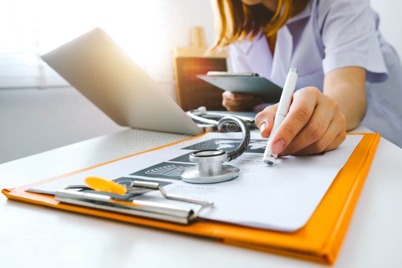 Medicinskt teknologibegrepp doktorsarbete arkivfoto Medicinskt teknologibegrepp doktorsarbete arkivfoto