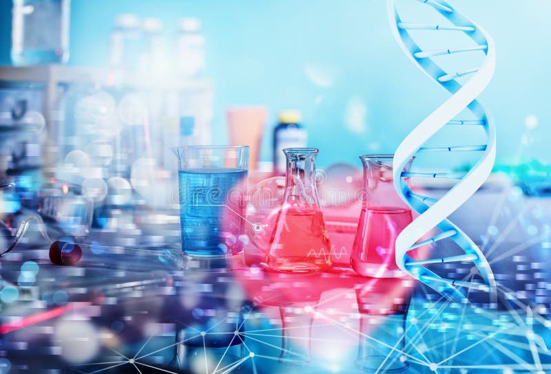 Medicinskt vetenskapligt laboratorium. Begreppet virus- och bakterieforskning med hjälp av teknikplattor och programvara royaltyfri fotografi