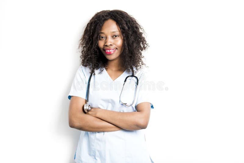 Medico africano felice dell'interno medico su bianco dello studio fotografie stock