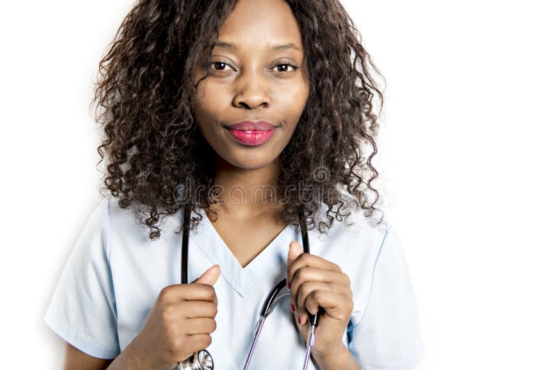 Medico africano felice dell'interno medico su bianco dello studio fotografia stock