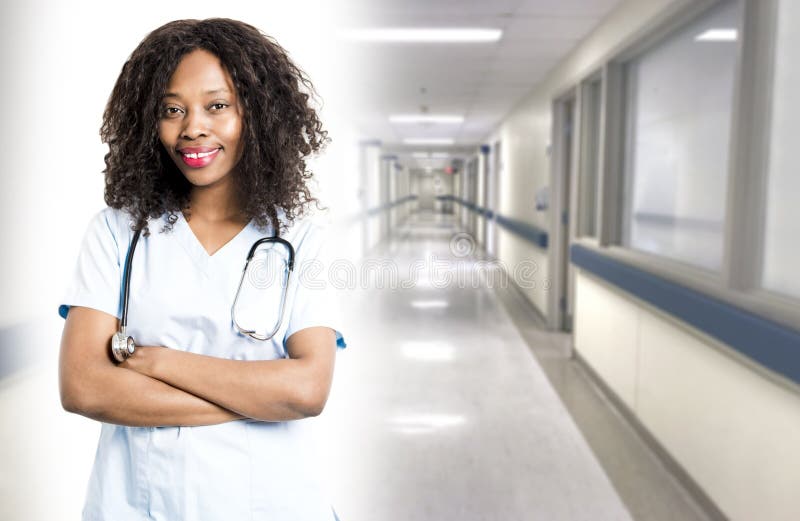 Medico africano felice dell'interno medico su bianco dello studio fotografia stock