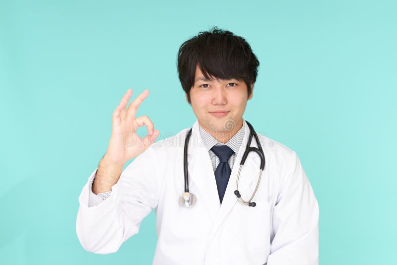 Medico asiatico sorridente immagini stock Medico asiatico sorridente immagini stock