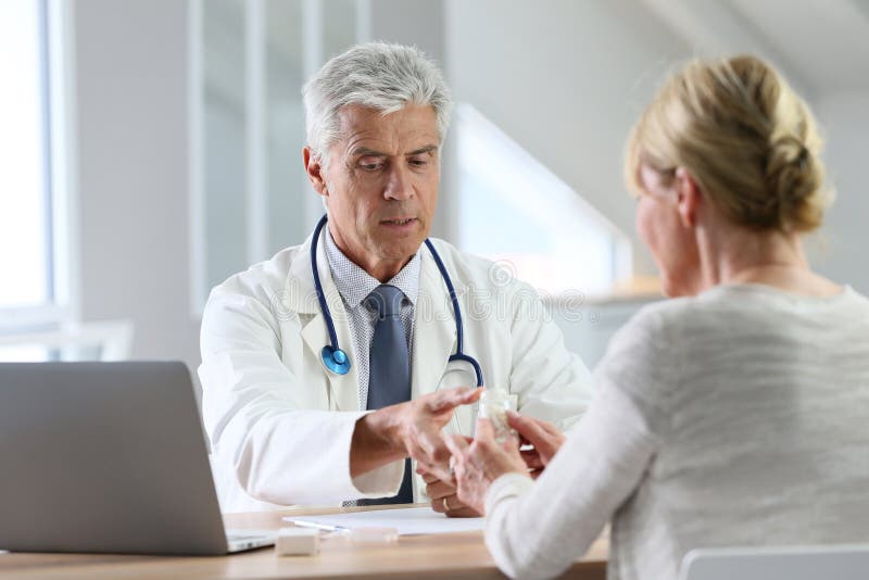 Visita Medica Idoneità Al Lavoro Medico Di Visita Del Malato Di Cancro Per Visita Medica In Clini