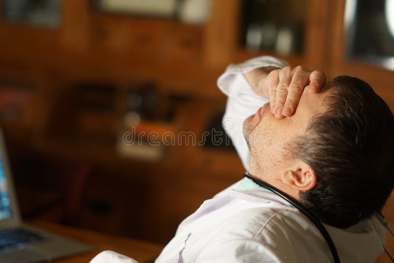 Medico esaurito immagini stock Medico esaurito immagini stock