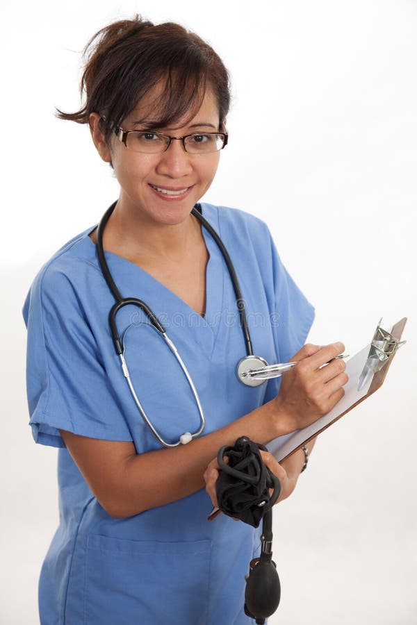 Medico filippino asiatico attraente dell'infermiera