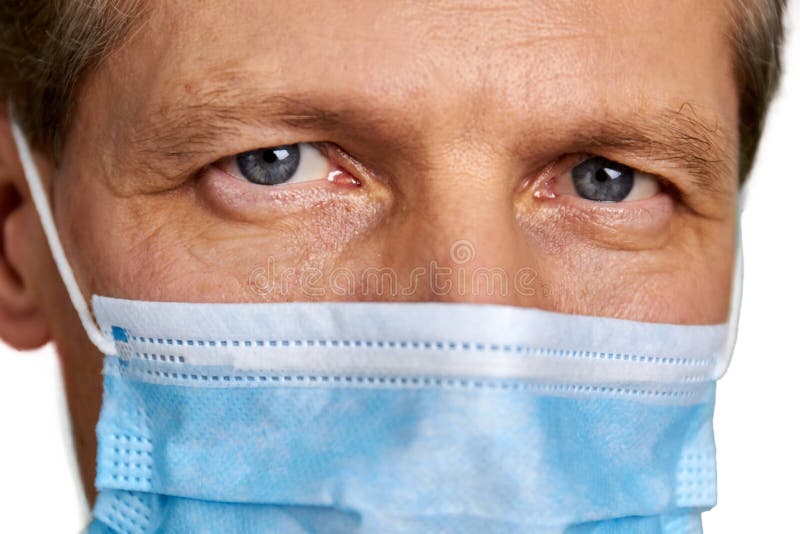 Medico nella fine della maschera di protezione su immagini stock libere da diritti Medico nella fine della maschera di protezione su immagini stock libere da diritti