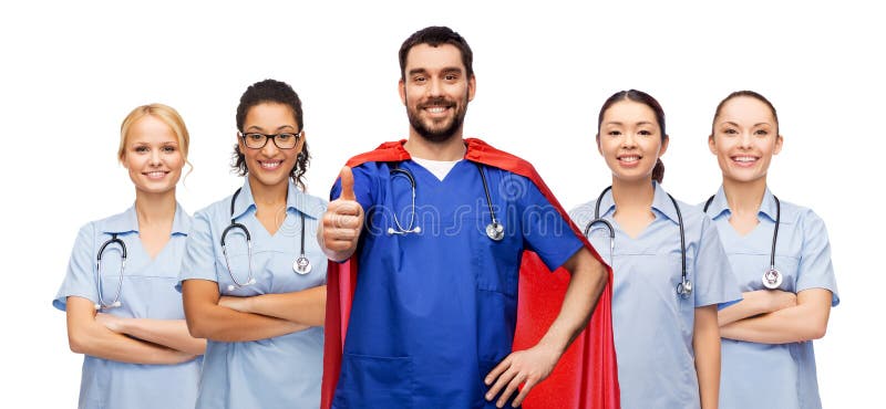 Medico o infermiere felice in cappuccio supereroe con squadra