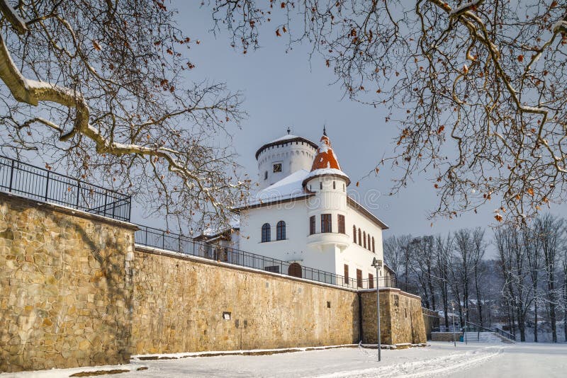 Středověký hrad Budatín v zimě, nedaleko města Žilina na Slovensku