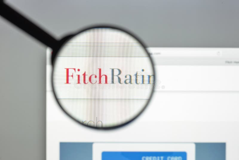 Mediolan Włochy, Sierpień, - 10, 2017: Fitch ocen strony internetowej homepage zdjęcie stock Mediolan Włochy, Sierpień, - 10, 2017: Fitch ocen strony internetowej homepage zdjęcie stock