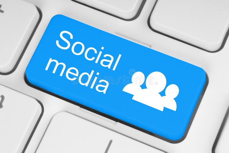 Medios botón social azul del teclado foto de archivo libre de regalías Medios botón social azul del teclado foto de archivo libre de regalías