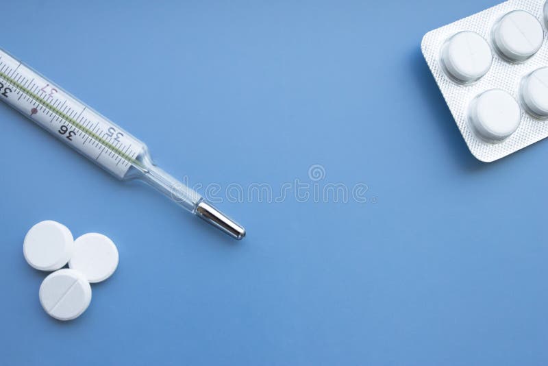 Medische onderwerpen op blauwe achtergrond stock afbeeldingen Medische onderwerpen op blauwe achtergrond stock afbeeldingen