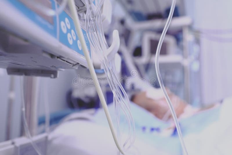 Medische plastic die lijndrugs aan de patiënt worden toegediend stock fotografie Medische plastic die lijndrugs aan de patiënt worden toegediend stock fotografie