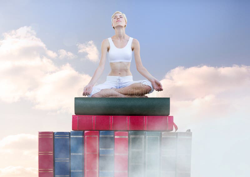 Meditating χαλάρωση γυναικών στα βιβλία που συσσωρεύονται από τον ουρανό στοκ φωτογραφίες με δικαίωμα ελεύθερης χρήσης Meditating χαλάρωση γυναικών στα βιβλία που συσσωρεύονται από τον ουρανό στοκ φωτογραφίες με δικαίωμα ελεύθερης χρήσης