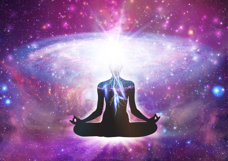 Meditação de ioga silhueta, universo, nebulosa, cicatrização, feixes de energia do corpo humano Meditação de ioga silhueta, universo, nebulosa, cicatrização, feixes de energia do corpo humano