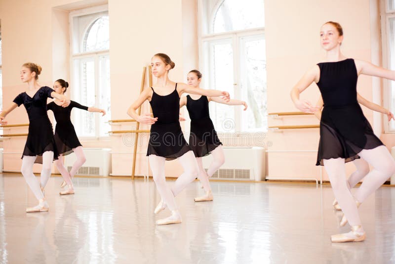 Medium group of teenage girls practicing classical ballet stock photography Medium group of teenage girls practicing classical ballet stock photography