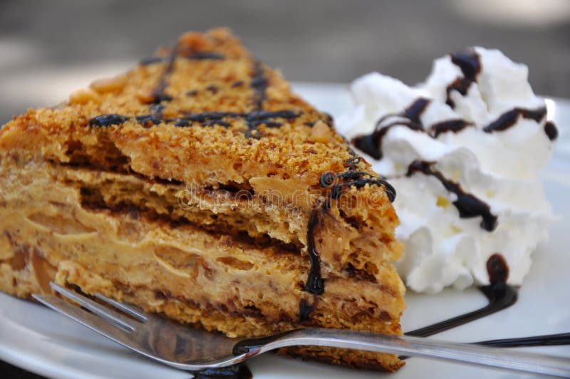 Medovnik, Bolo de Mel tradicional imagem de stock