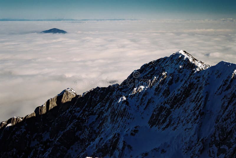Download Meer der Wolken stockbild. Bild von smog, himmel, steigen - 29545