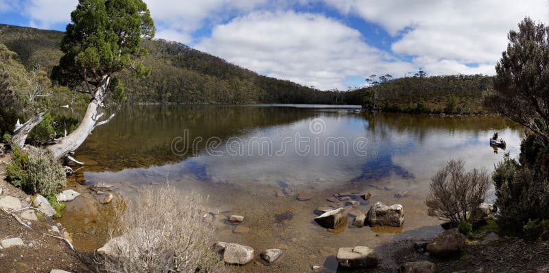 Meer Dobson in MT-Gebieds Nationaal Park, Tasmanige royalty-vrije stock foto Meer Dobson in MT-Gebieds Nationaal Park, Tasmanige royalty-vrije stock foto