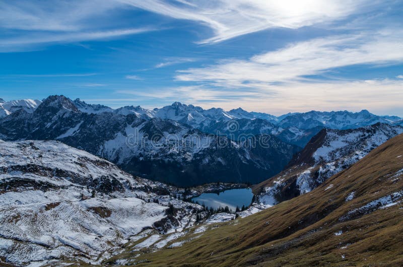 Meer Seealpsee in het berglandschap van Allgau-Alpen, Duitsland stock foto's Meer Seealpsee in het berglandschap van Allgau-Alpen, Duitsland stock foto's