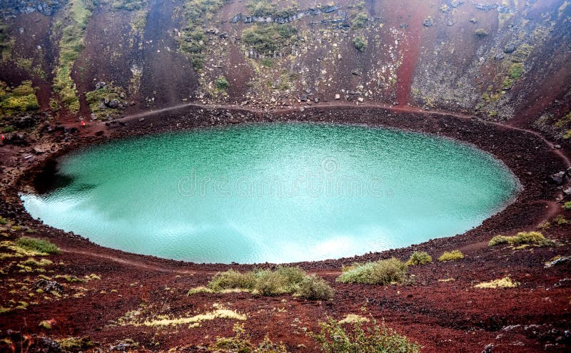 Meer van de Kerid het vulkanische krater in IJsland stock afbeelding Meer van de Kerid het vulkanische krater in IJsland stock afbeelding