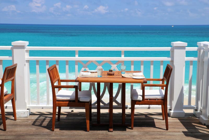 Meerblickrestaurant lizenzfreies stockfoto Meerblickrestaurant lizenzfreies stockfoto