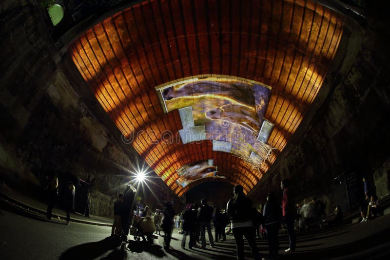 Meerkats in Argyle Tunnel - het Levensverhaal in Levendig Sydney royalty-vrije stock afbeelding Meerkats in Argyle Tunnel - het Levensverhaal in Levendig Sydney royalty-vrije stock afbeelding