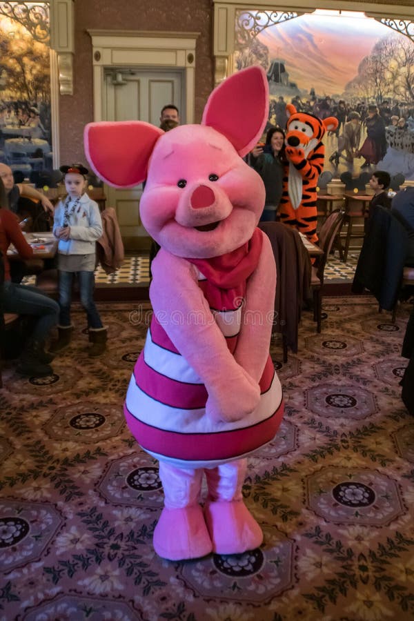 piglet disneyland