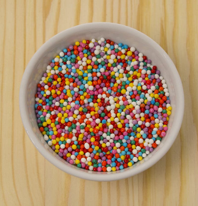 Mehrfarbige Edelwickebälle für die Verzierung von den kulinarischen Produkten, die Kuchen backen Die Nachtischdekoration, gefärbt stockbilder Mehrfarbige Edelwickebälle für die Verzierung von den kulinarischen Produkten, die Kuchen backen Die Nachtischdekoration, gefärbt stockbilder