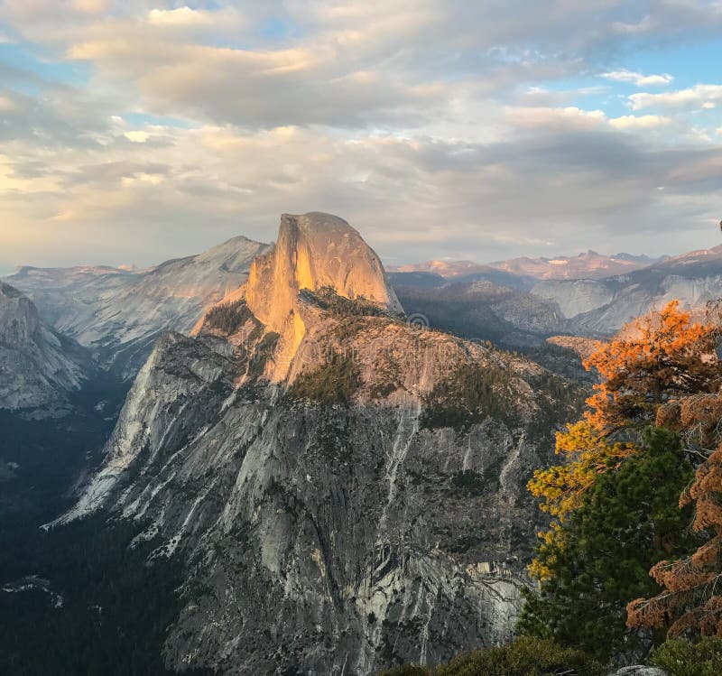 Meia abóbada Vista do ponto da geleira, Yosemite imagem de stock Meia abóbada Vista do ponto da geleira, Yosemite imagem de stock