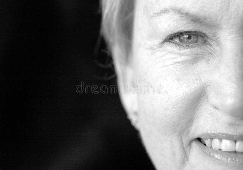 Meia mulher do sénior da face foto de stock royalty free Meia mulher do sénior da face foto de stock royalty free