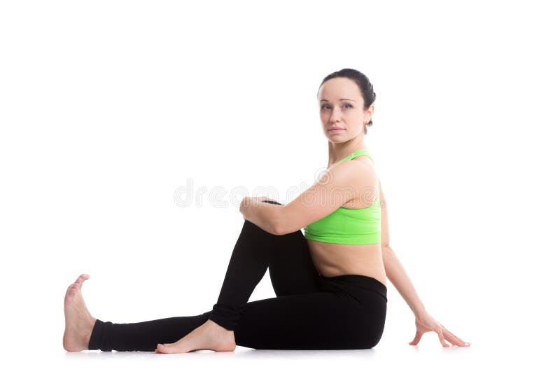 Meia pose espinal da ioga da torção imagens de stock royalty free Meia pose espinal da ioga da torção imagens de stock royalty free