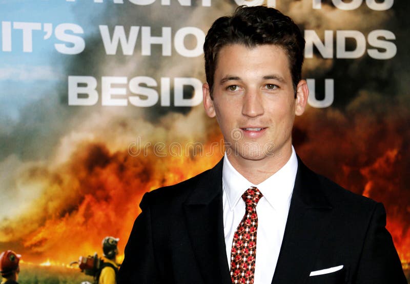 Miles Teller Und Keleigh Sperry Redaktionelles Stockbild Bild Von Musik Kleid 101453174