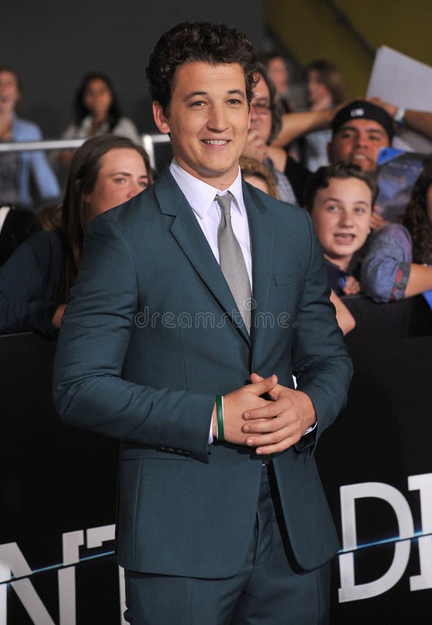 Miles Teller Und Keleigh Sperry Redaktionelles Stockbild Bild Von Musik Kleid 101453174