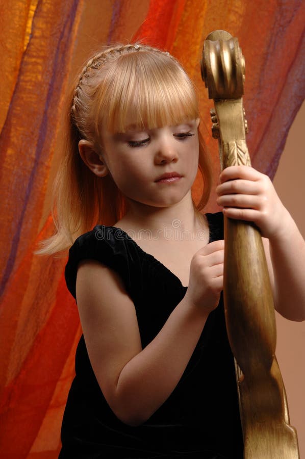 Meisje in de fotostudio royalty-vrije stock afbeeldingen